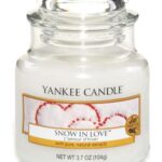 Yankee Candle Snow In Love Small Jar Retail Box No warranty