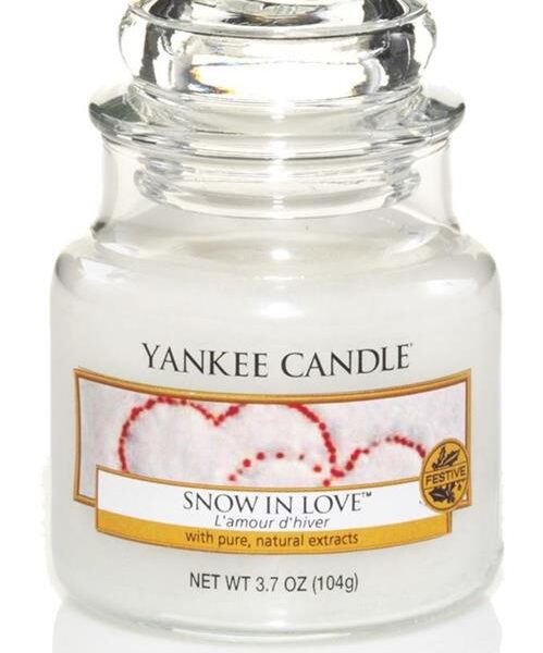 Yankee Candle Snow In Love Small Jar Retail Box No warranty